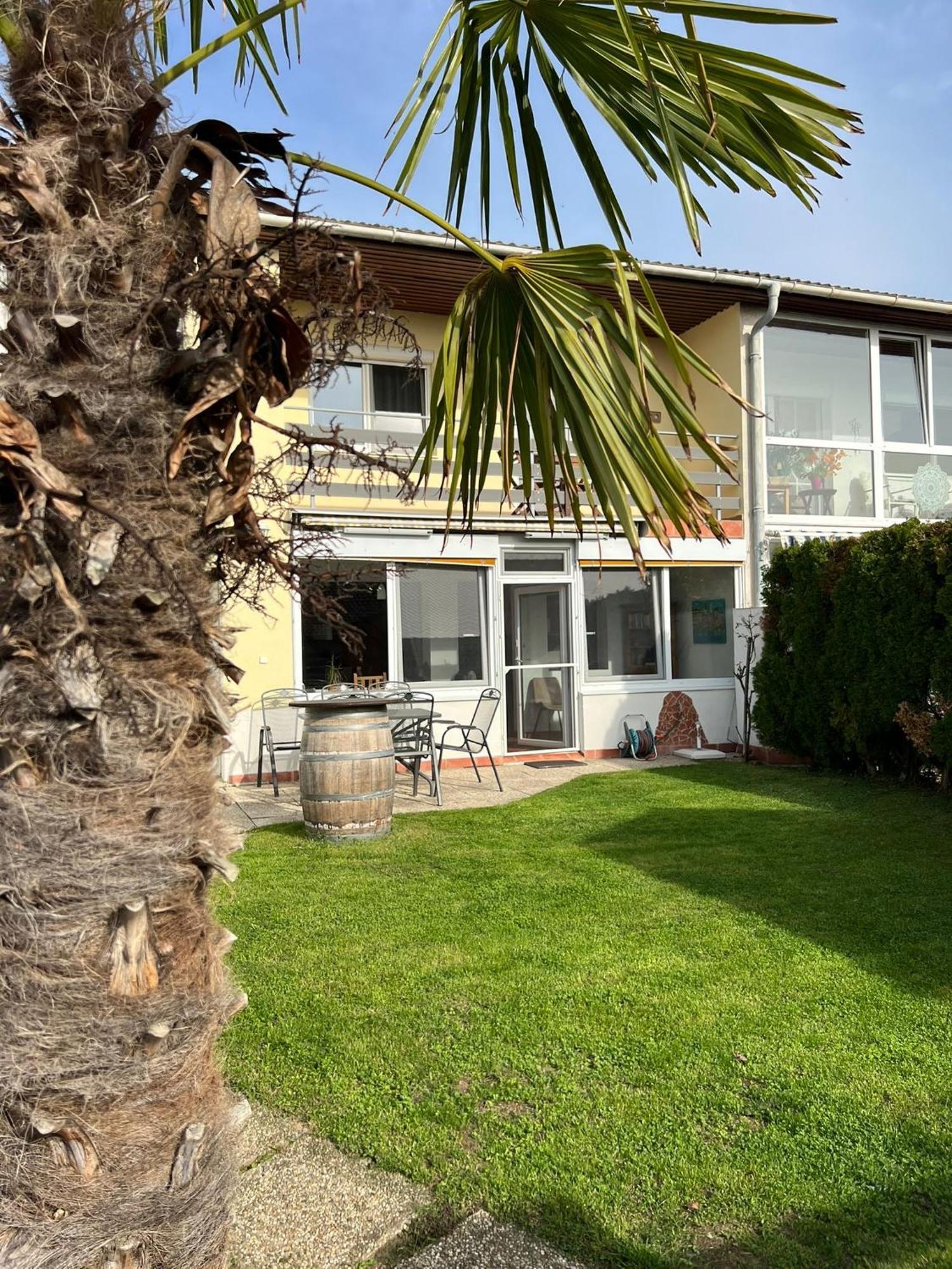 Villa Haus Karner à Neusiedl am See Extérieur photo